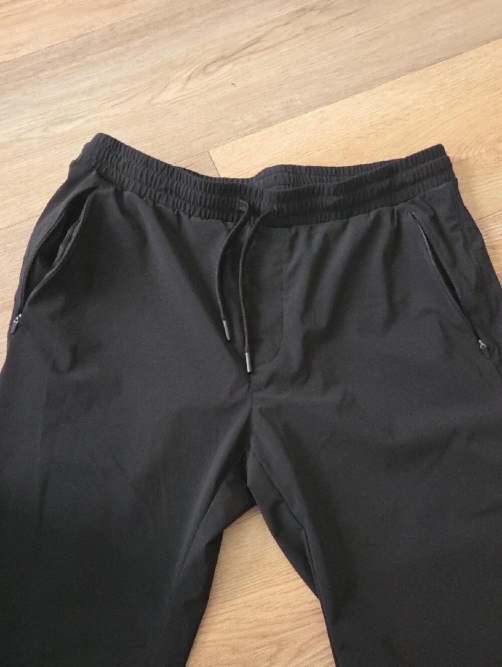 Men's Black Elastic-Waist Casual Joggers with Zipper Pockets - Picture 2 of 4